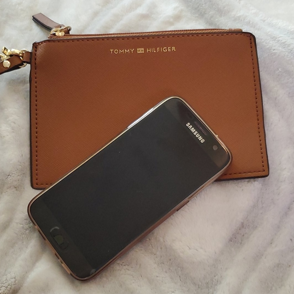 TOMMY HILFIGER WRISTLET - Picture 10 of 10
